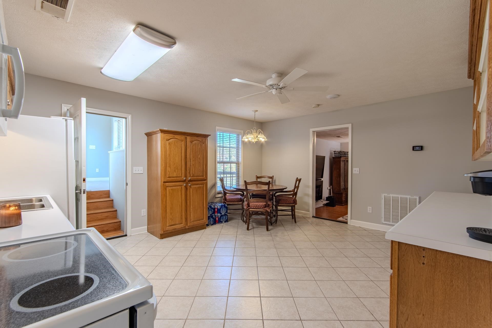 6170 Highway 226 Savannah, TN 38372 - Photo 33 of 40 a living room with furniture and a dining table
