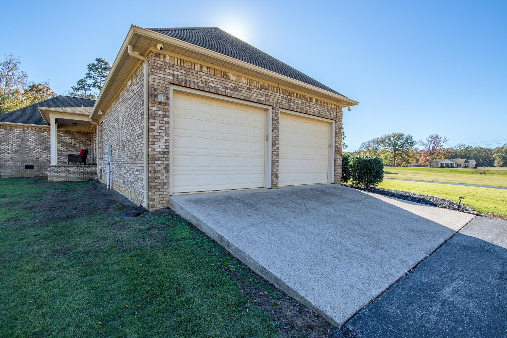 6170 Highway 226 Savannah, TN 38372 - Photo 38 of 40 front view of a house with a yard