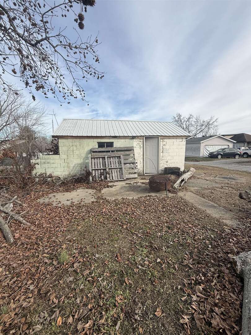 404 South Thomas Street Christopher, IL 62822 - Photo 15 of 16 a view of outdoor space with deck and kitchen view