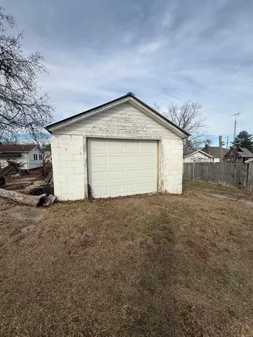 $30,000 | 404 South Thomas Street, Christopher, IL 62822