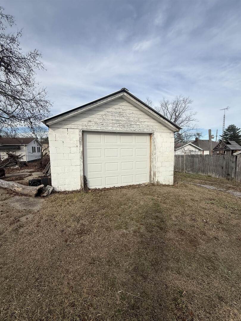 404 South Thomas Street Christopher, IL 62822 - Photo 16 of 16 a view of garage and yard