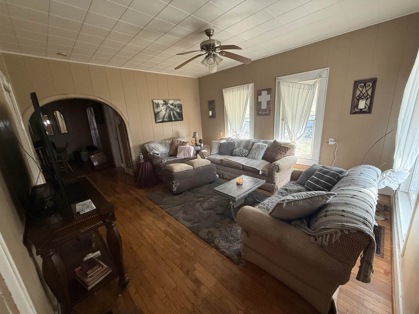 404 South Thomas Street Christopher, IL 62822 - Photo 2 of 16 a living room with furniture and a wooden floor