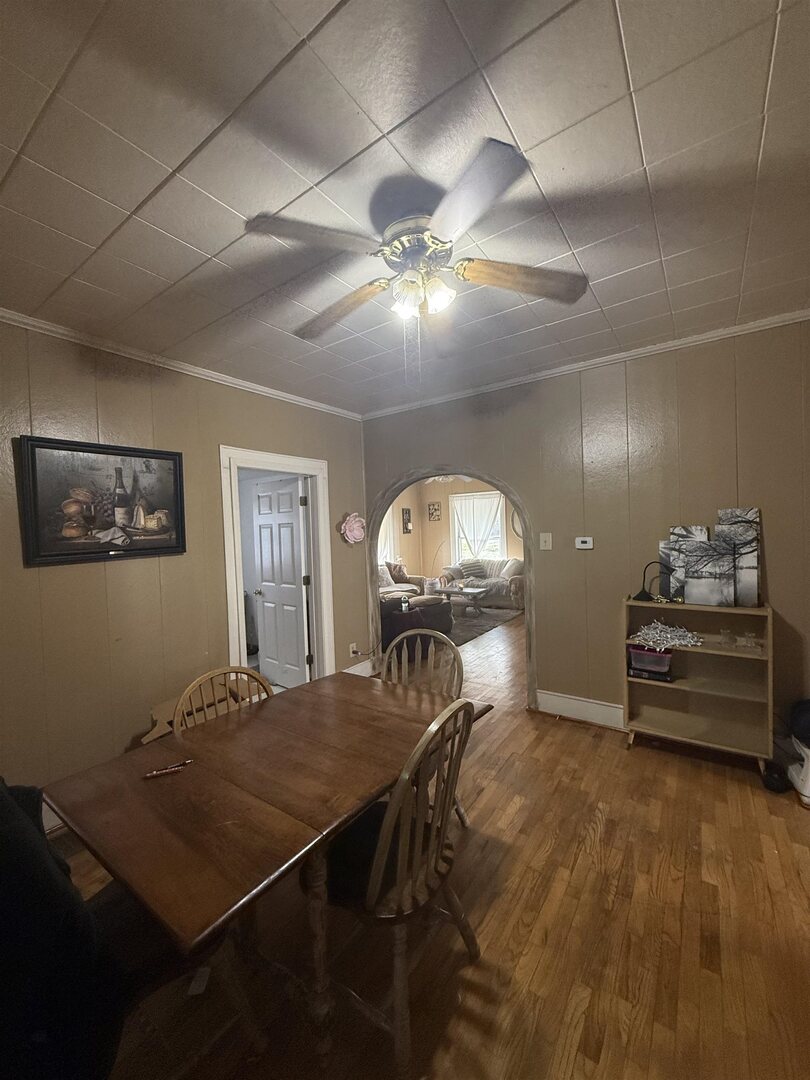 404 South Thomas Street Christopher, IL 62822 - Photo 7 of 16 a view of a livingroom with furniture