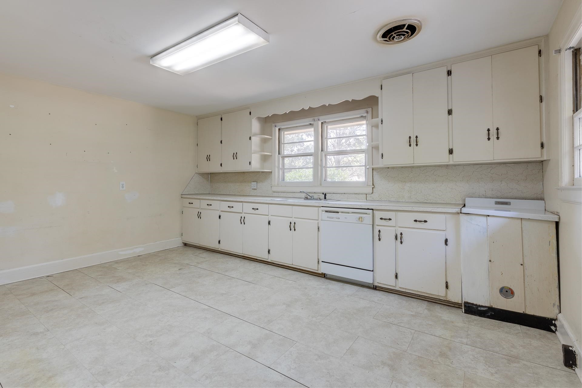 633 Morreene Road Durham, NC 27705 - Photo 6 of 29 Photo 6