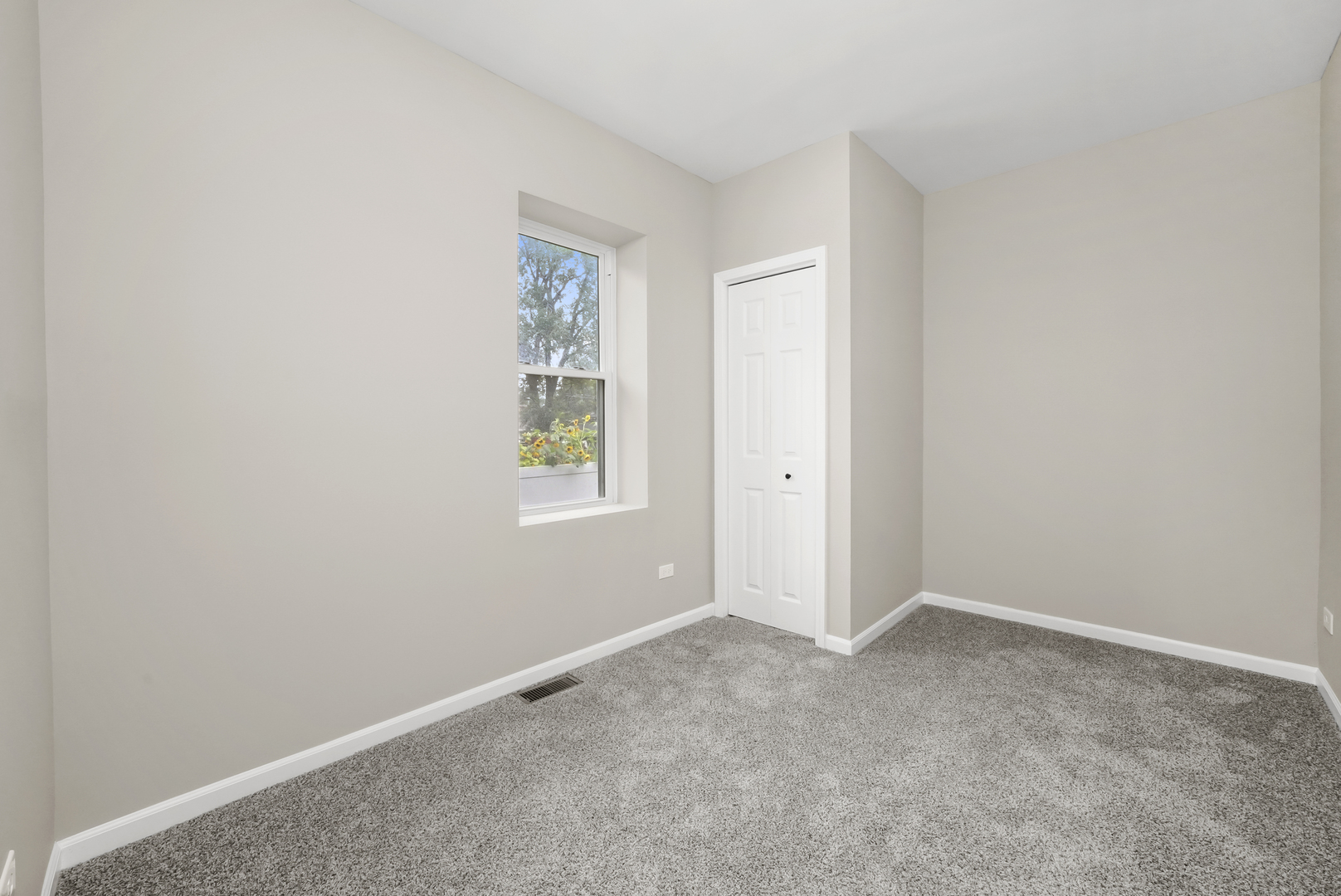 3229 Maple Avenue Brookfield, IL 60513 - Photo 8 of 14 an empty room with windows