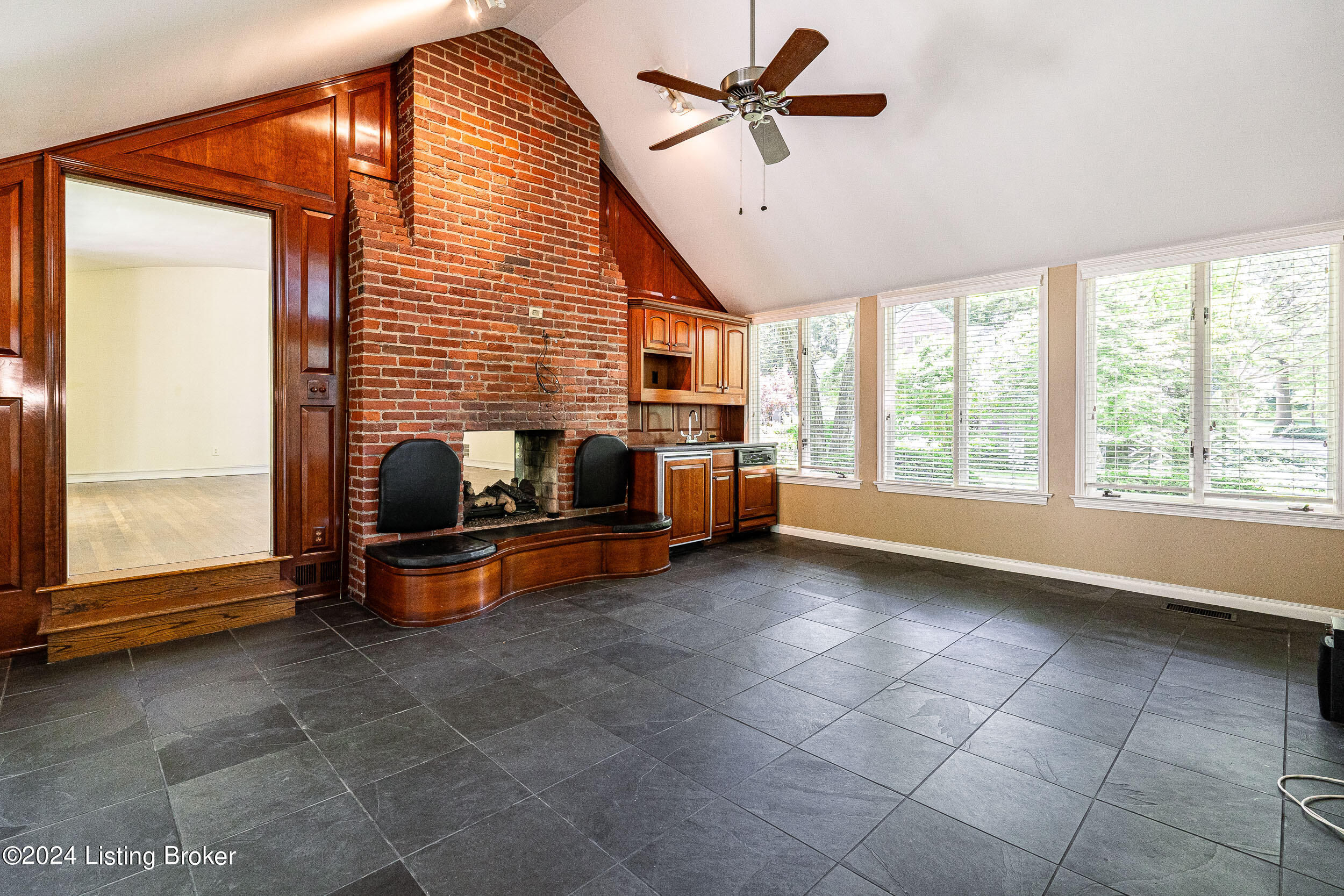 577 Upland Road Louisville, KY 40206 - Photo 12 of 56 577 Upland Rd-26