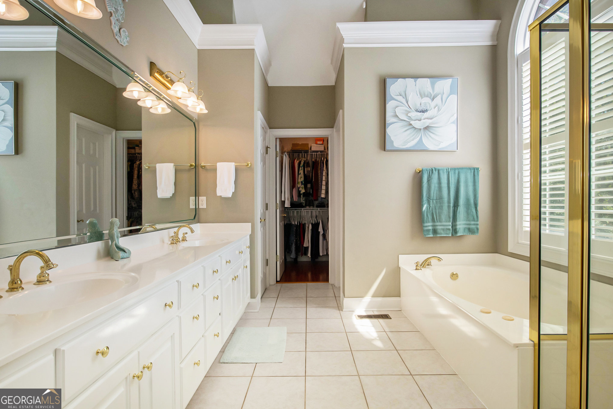 131 Winesap Way Clarkesville, GA 30523 - Photo 22 of 65 a spacious bathroom with a tub sink and mirror