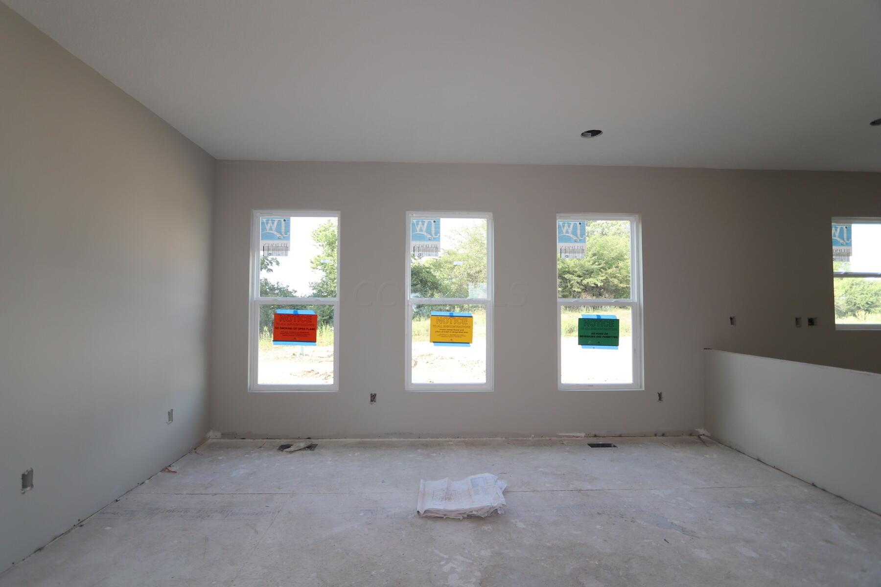 398 Cherry Hills Road Commercial Point, OH 43116 - Photo 6 of 21 Living Room