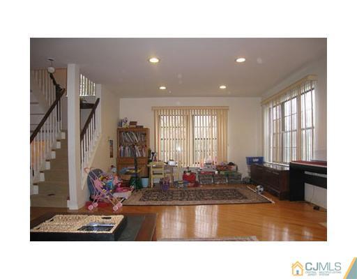 4001 Springbrook Drive Edison, NJ 08820 - Photo 5 of 11