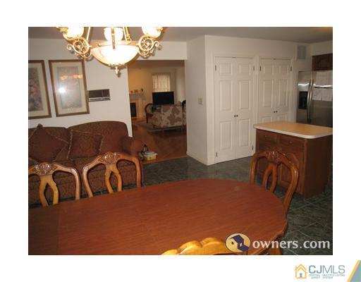 4001 Springbrook Drive Edison, NJ 08820 - Photo 6 of 11