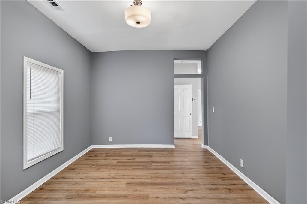 811 Vail Avenue High Point, NC 27260 - Photo 15 of 28 Living Room