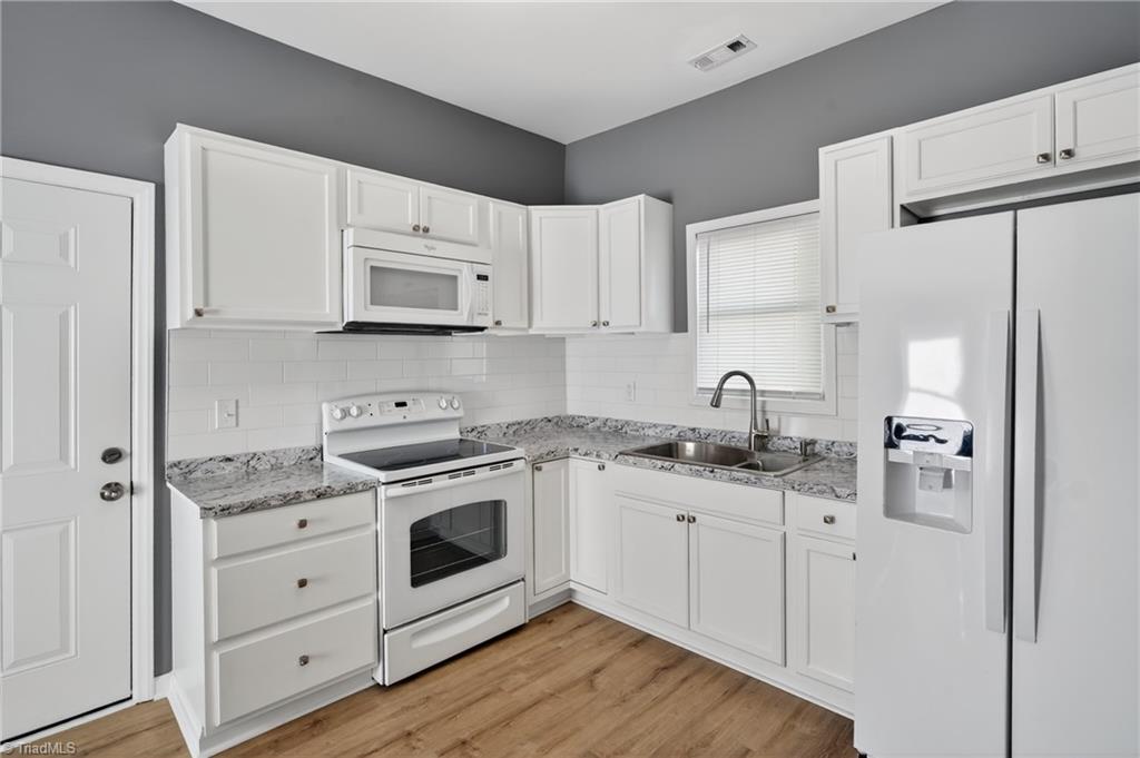 811 Vail Avenue High Point, NC 27260 - Photo 20 of 28 Kitchen