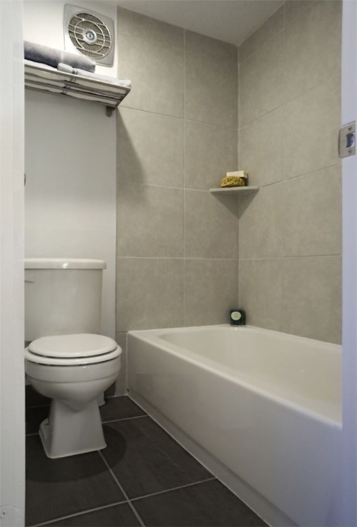 1212 Guadalupe Street, Unit 402 Austin, TX 78701 - Photo 17 of 20 a bathroom with a sink a toilet and bathtub