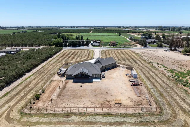 a view of a tennis court