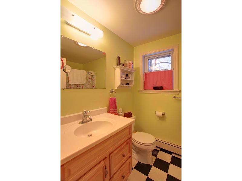 14 Prout Road Freeport, ME 04032 - Photo 13 of 32 Bathroom.