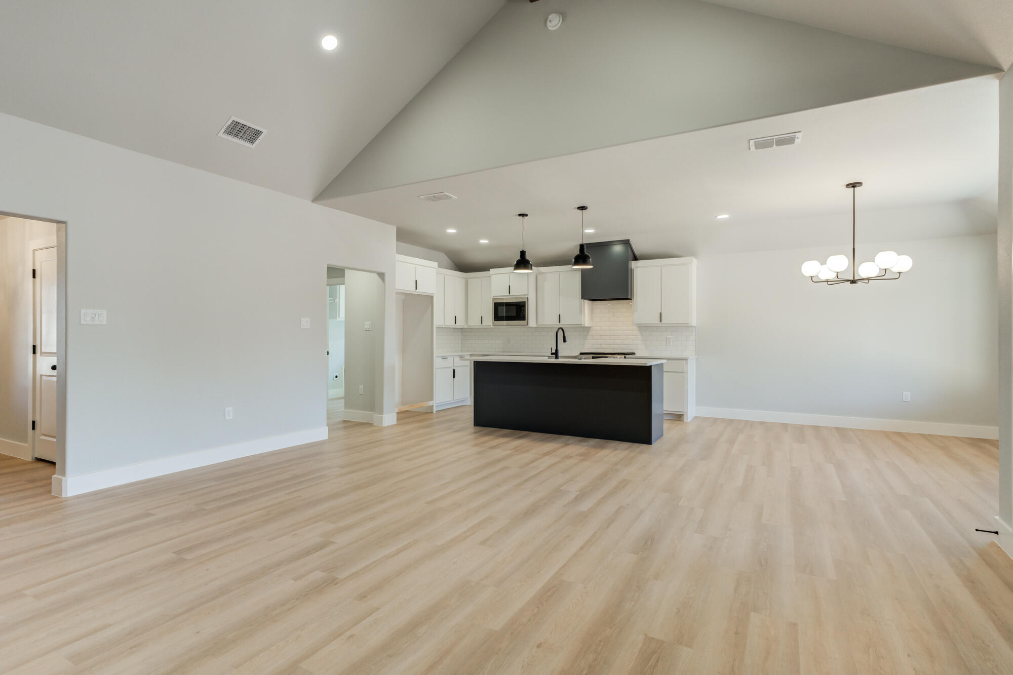 2915 135th Street Lubbock, TX 79423 - Photo 8 of 50 DSC02341_2_3_4_5