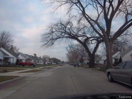 23299 Roxana Avenue Eastpointe, MI 48021 - Photo 23 of 23 23299 Roxana 035.jpg
