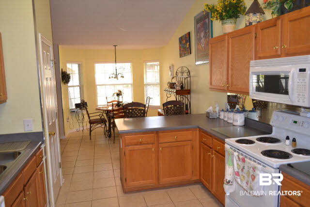 12042 Venice Boulevard Foley, AL 36535 - Photo 14 of 30 Kitchen/Breakfast