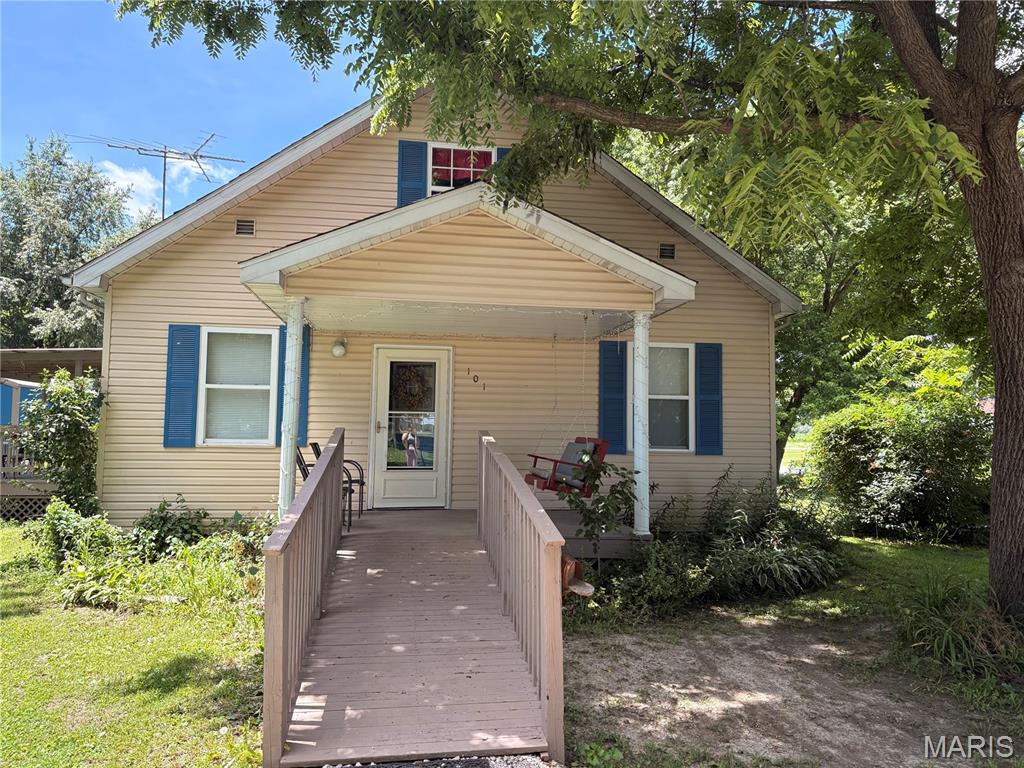 101 Mor Wilsonville, IL 62093 - Photo 1 of 34