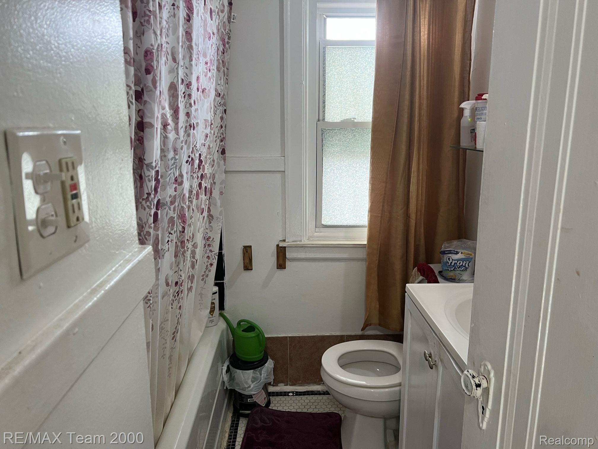 6414 Schaefer Road Dearborn, MI 48126 - Photo 13 of 14 Gallery Image 13