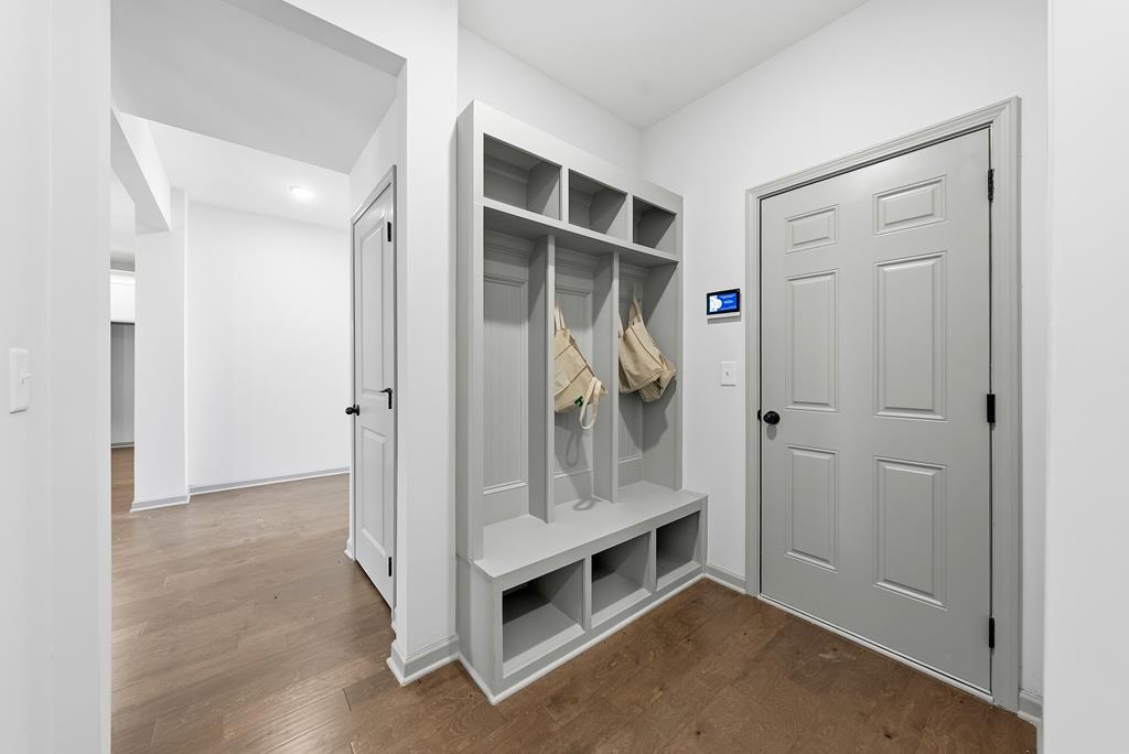 331 Lee Road 0357 Valley, AL 36854 - Photo 11 of 30 a view of an empty room with closet and mirror
