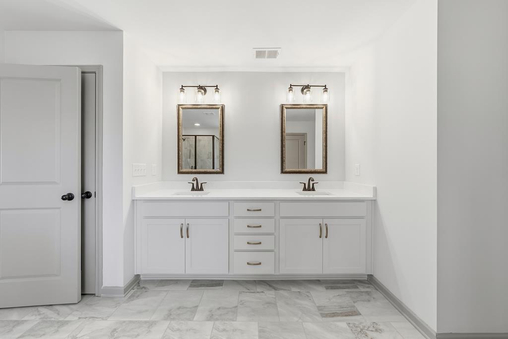 331 Lee Road 0357 Valley, AL 36854 - Photo 19 of 30 a spacious bathroom with mirror and