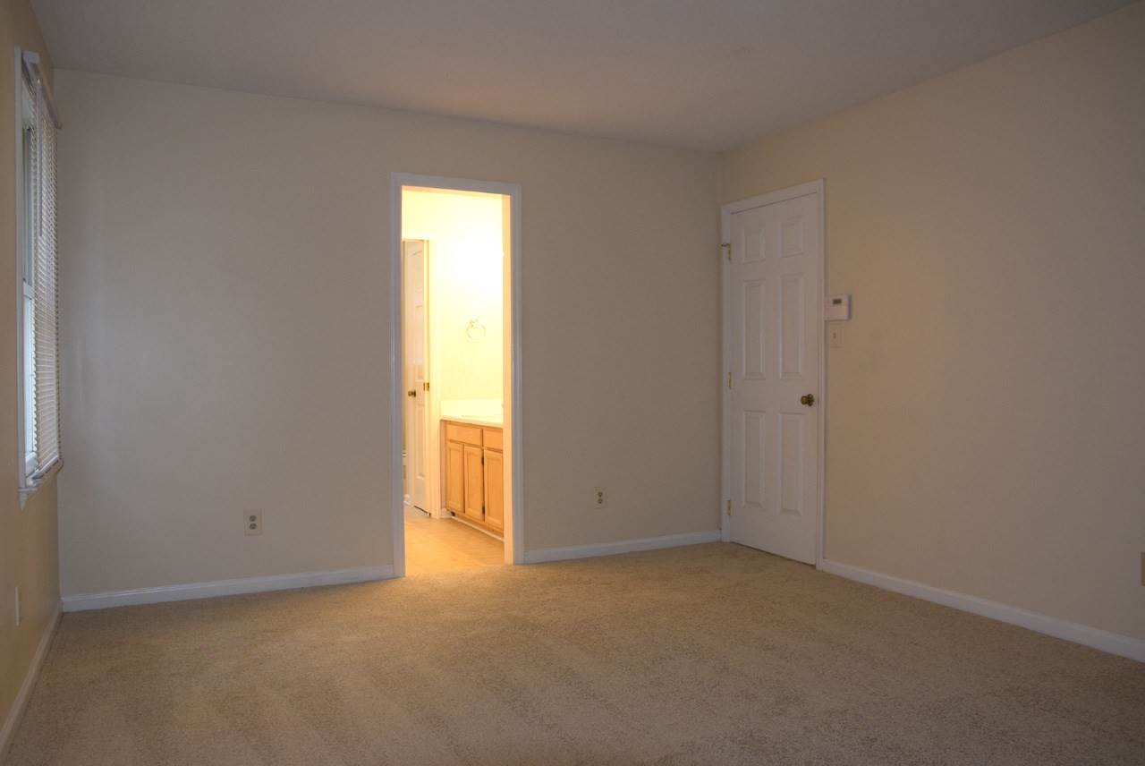 4608 Thurmount Place Raleigh, NC 27604 - Photo 13 of 30 1st Floor Master Suite