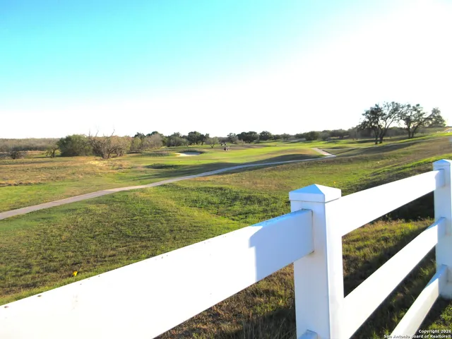 $295,000 | 133 Middle Grn Loop, Floresville, TX 78114