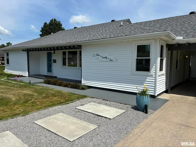 $225,000 | 122 Paint Creek Lane, Carmi, IL 62821