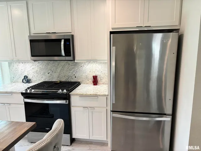 $225,000 | 122 Paint Creek Lane, Carmi, IL 62821