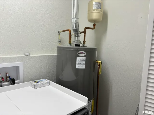 $225,000 | 122 Paint Creek Lane, Carmi, IL 62821