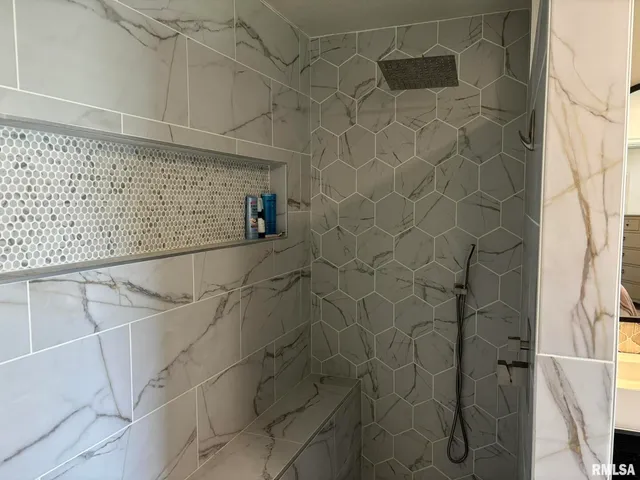 $225,000 | 122 Paint Creek Lane, Carmi, IL 62821