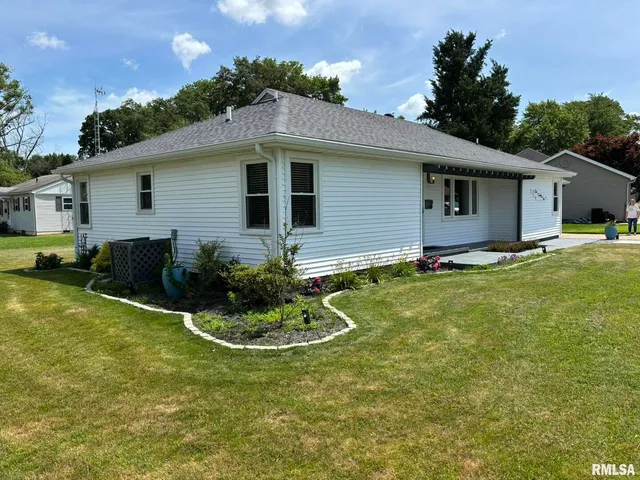 $225,000 | 122 Paint Creek Lane, Carmi, IL 62821