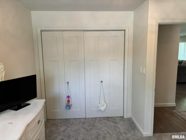 $225,000 | 122 Paint Creek Lane, Carmi, IL 62821