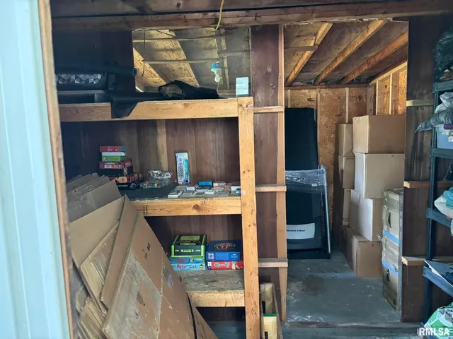 $225,000 | 122 Paint Creek Lane, Carmi, IL 62821