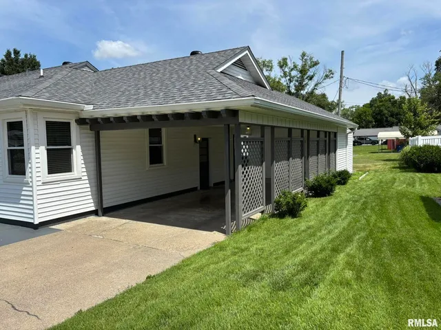 $225,000 | 122 Paint Creek Lane, Carmi, IL 62821