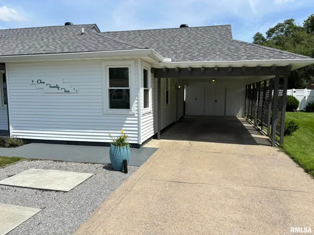 $225,000 | 122 Paint Creek Lane, Carmi, IL 62821