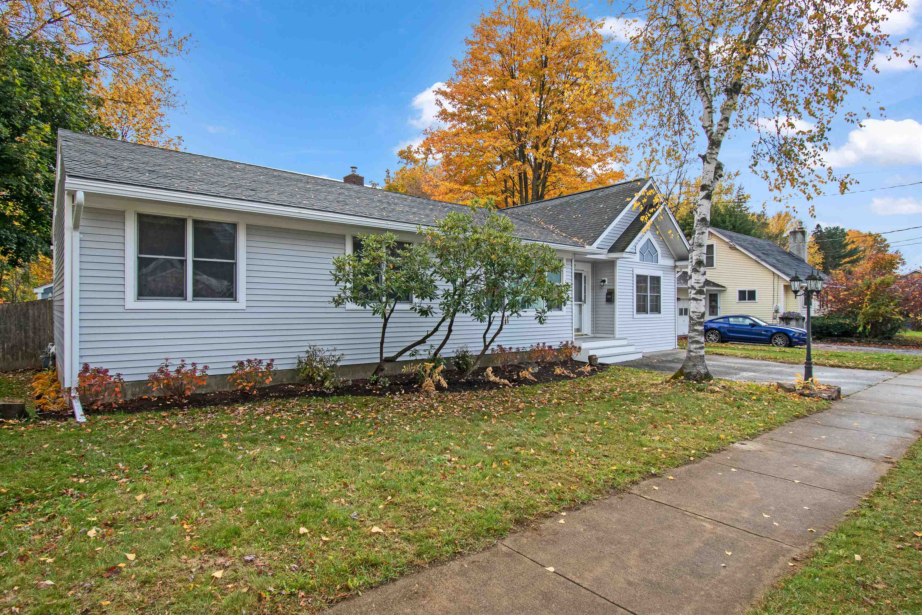 17 Barrett Street South Burlington, VT 05403 - Photo 3 of 41