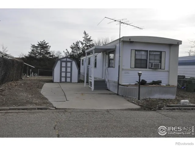 a house view with a outdoor space