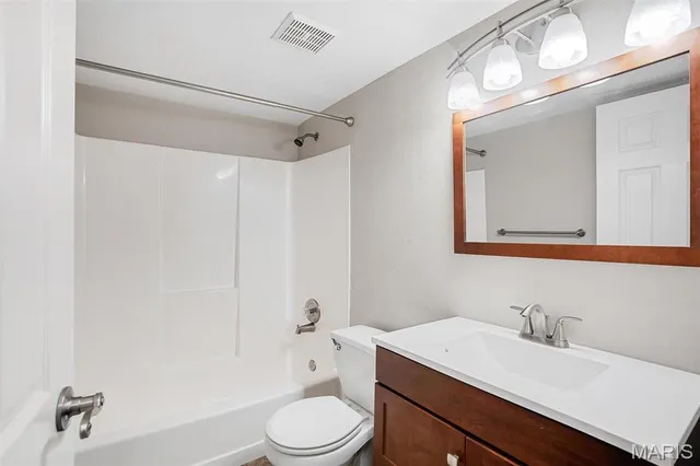 $135,000 | 1464 Hawks Nest Drive, Unit F, St. Charles, MO 63303