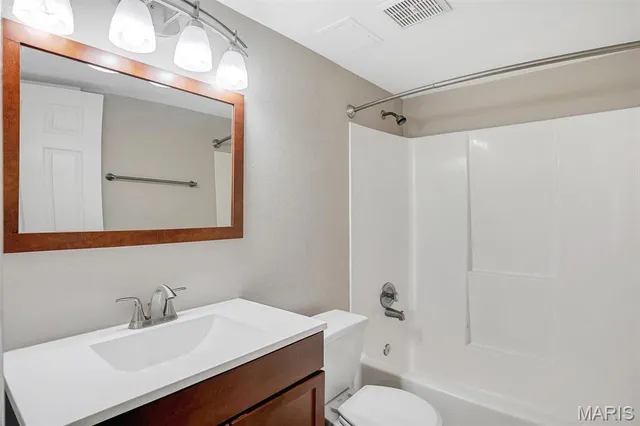 $135,000 | 1464 Hawks Nest Drive, Unit F, St. Charles, MO 63303