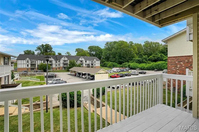 $135,000 | 1464 Hawks Nest Drive, Unit F, St. Charles, MO 63303