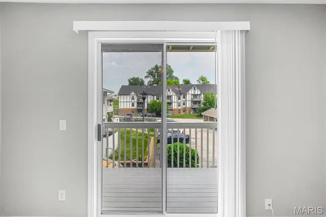 $135,000 | 1464 Hawks Nest Drive, Unit F, St. Charles, MO 63303