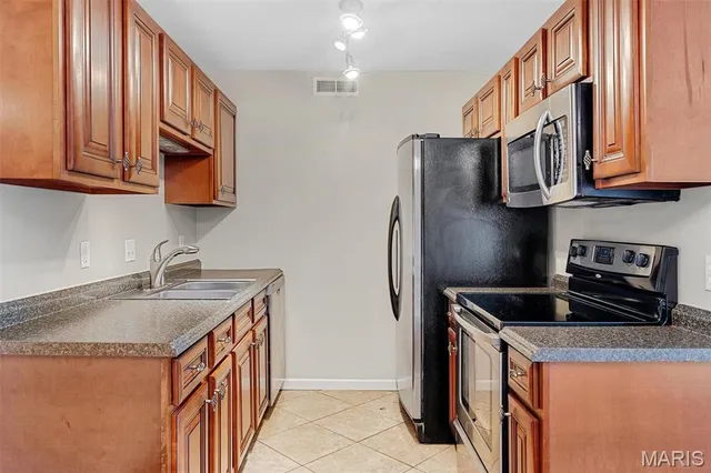 $135,000 | 1464 Hawks Nest Drive, Unit F, St. Charles, MO 63303