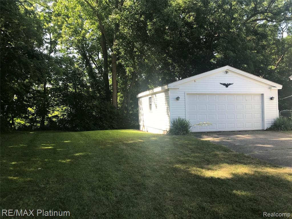 5035 Flushing Road Flushing, MI 48433 - Photo 29 of 31
