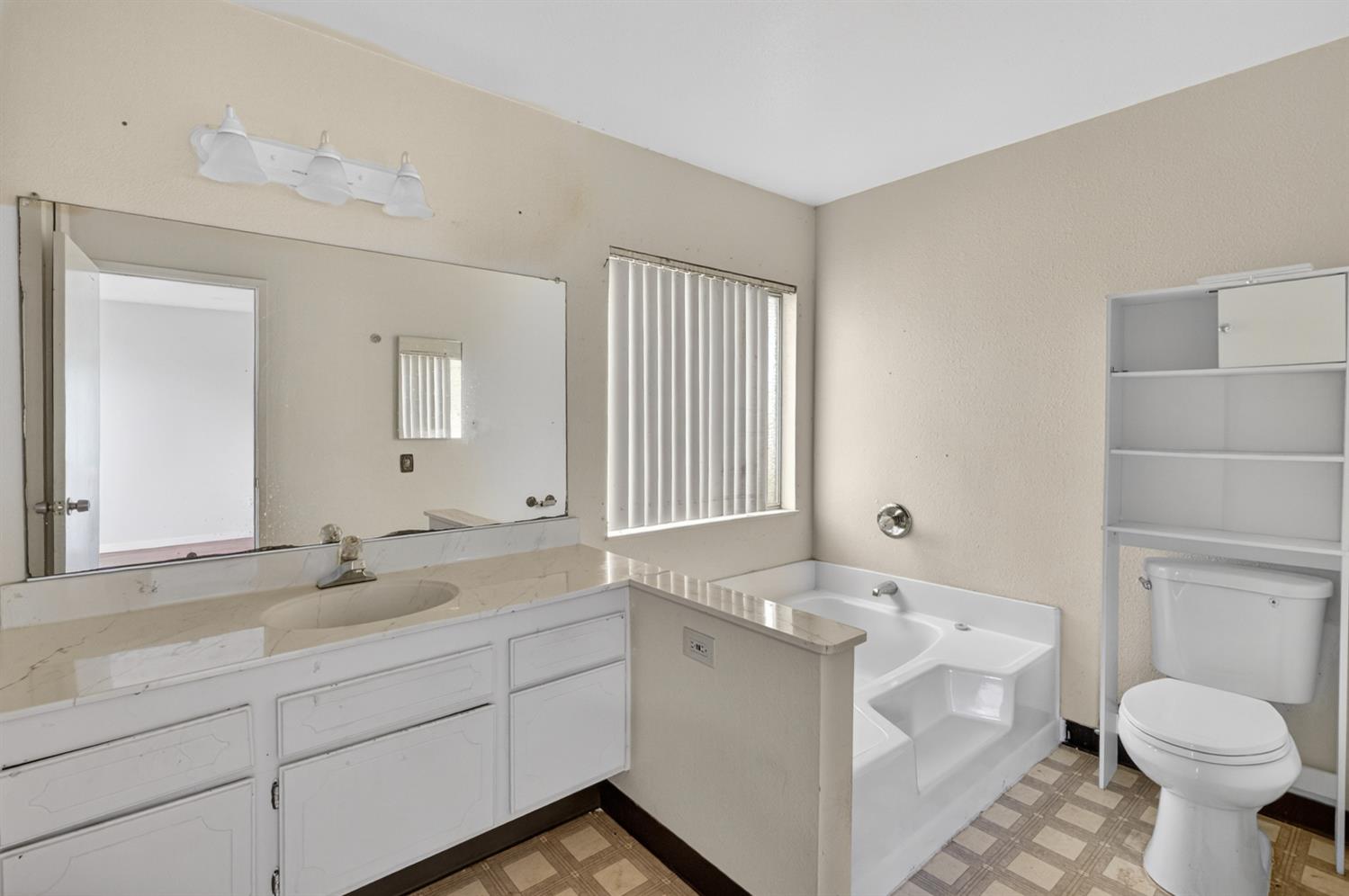 6875 Rancho Pico Way Sacramento, CA 95828 - Photo 36 of 49 Master Bathroom