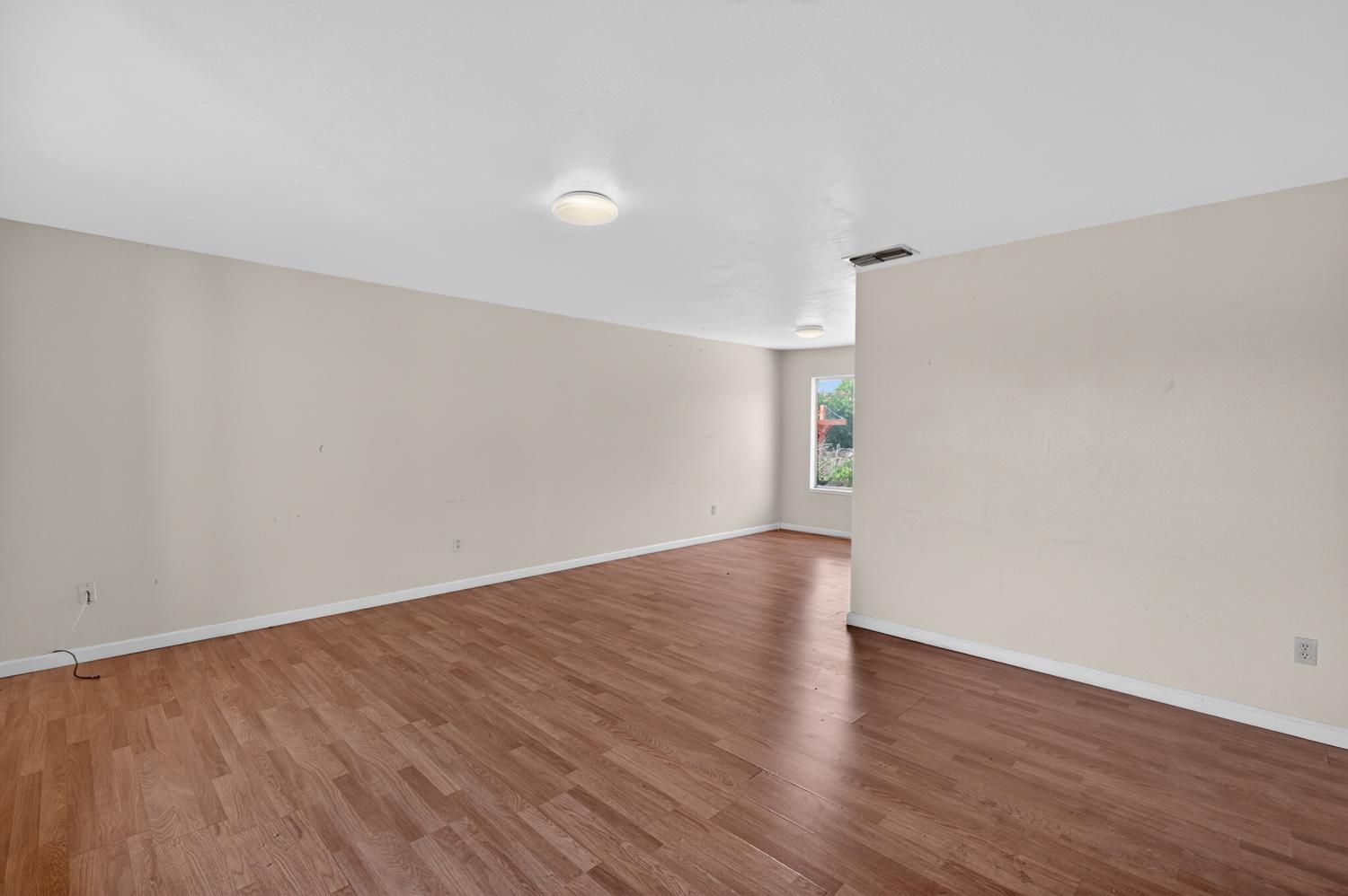 6875 Rancho Pico Way Sacramento, CA 95828 - Photo 4 of 49 Living Room