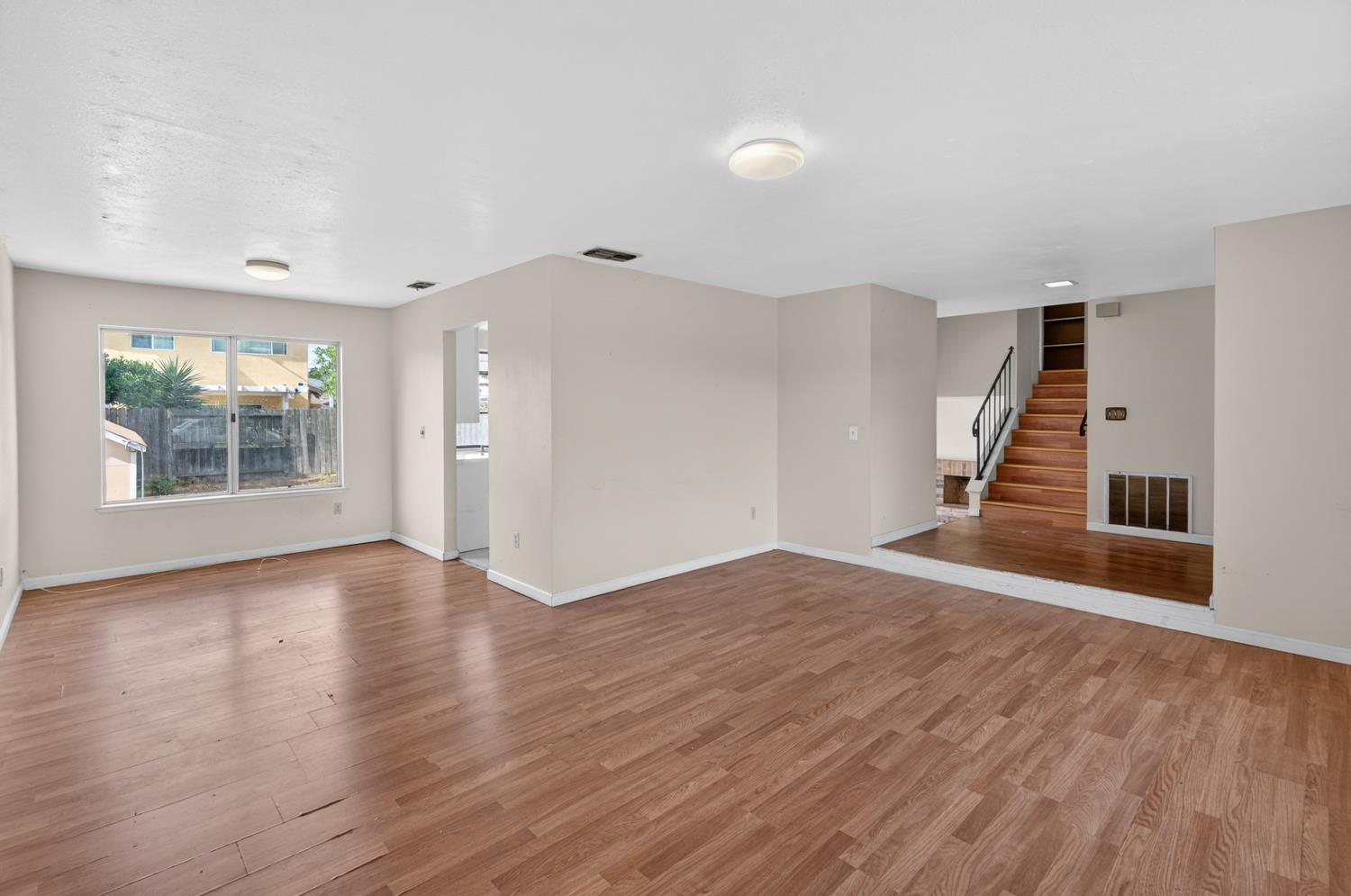 6875 Rancho Pico Way Sacramento, CA 95828 - Photo 5 of 49 Living/Dining Combo