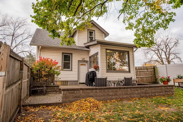 $300,000 | 763 McKnight Road South, St. Paul, MN 55119