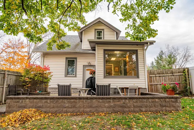 $300,000 | 763 McKnight Road South, St. Paul, MN 55119